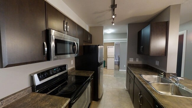 Building Photo - 9120-9196 96 Ave