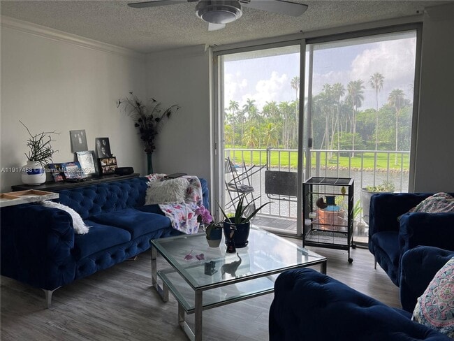 Foto del edificio - 1740 NW N River Dr