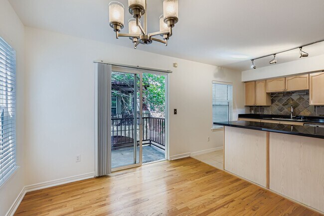 Foto del edificio - 1641 N Washington St