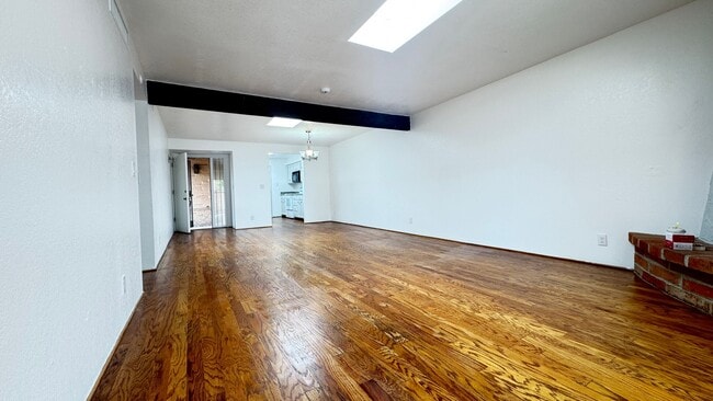 Foto del edificio - Central (Ft Lowell and Columbus) 3 bed, 2 bath condo, private front and back yards, carport a/c!