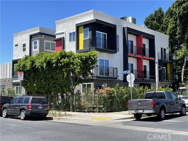 Foto principal - 8457 Langdon Ave