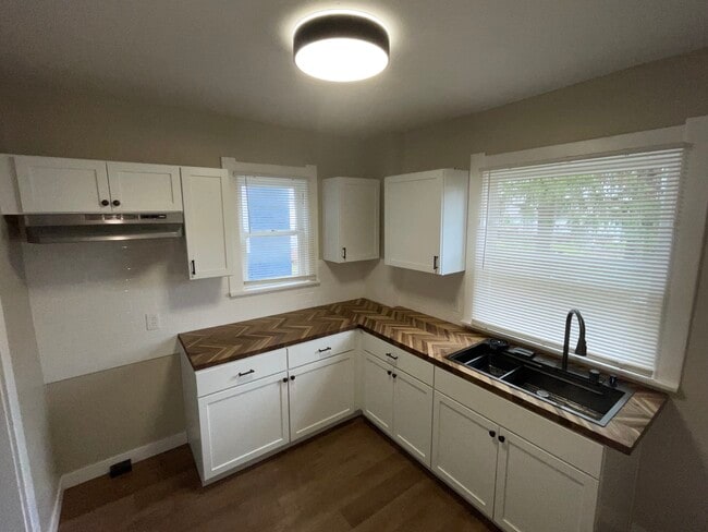 Building Photo - 2322 Upton Ave