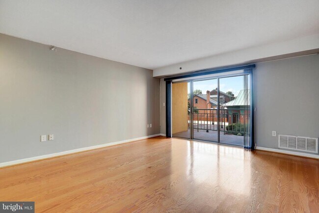 Foto del edificio - 545 E Braddock Rd