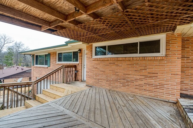 Building Photo - Three Bedroom Two Bathroom House For Rent