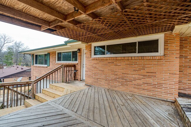 Foto del edificio - Three Bedroom Two Bathroom House For Rent