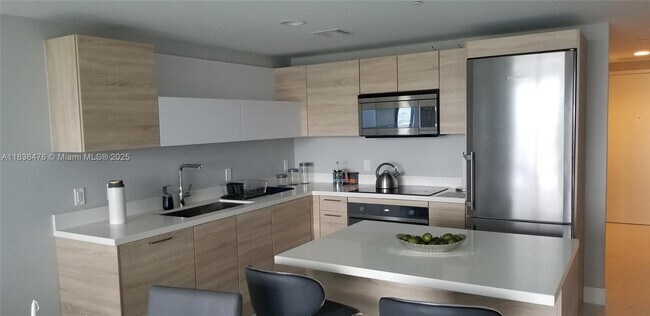 Foto del edificio - 16385 Biscayne Blvd