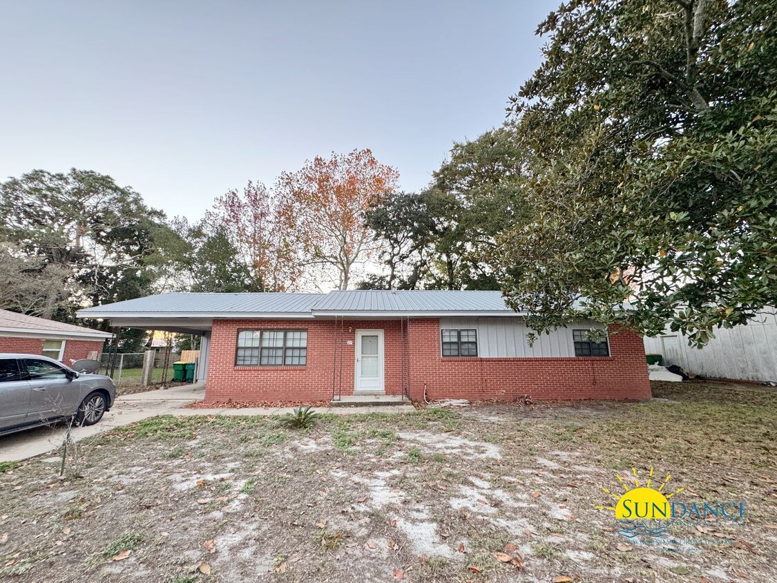 Primary Photo - Bright and Spacious 4-Bedroom Home in Cent...