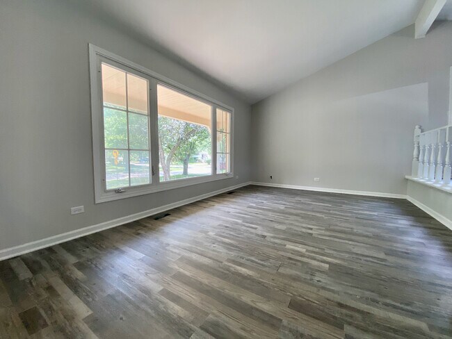 Building Photo - 1233 Brook Ln
