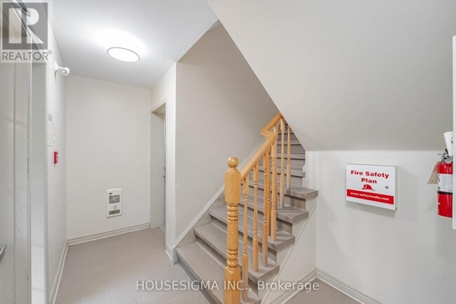 Building Photo - 760-760 Neighbourhood Cir