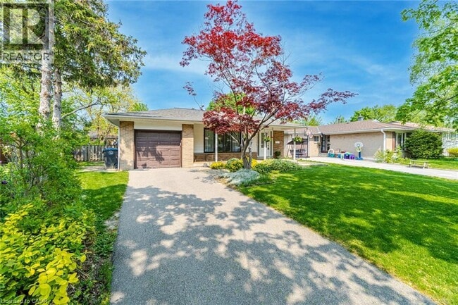 Building Photo - 1093 Parthia Crescent