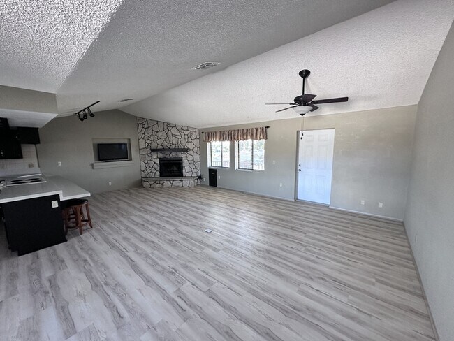 Foto del edificio - 2578 Country Club Dr