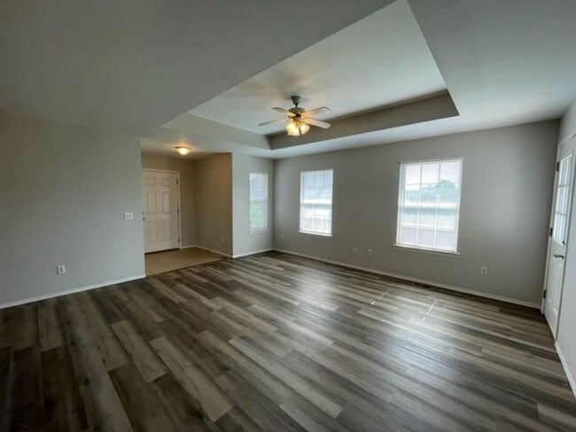 Building Photo - 4 Bedroom Walk out Basement Duplex in Ozark!