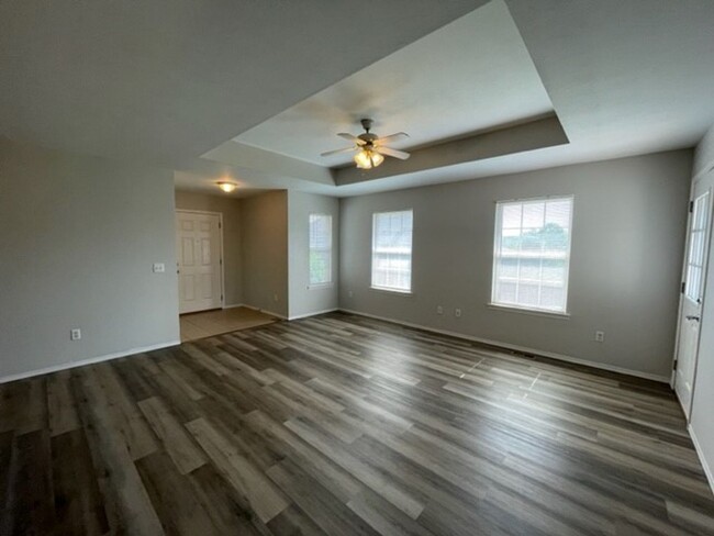 Building Photo - TOTALLY REMODELED - Ozark Walk out Basemen...