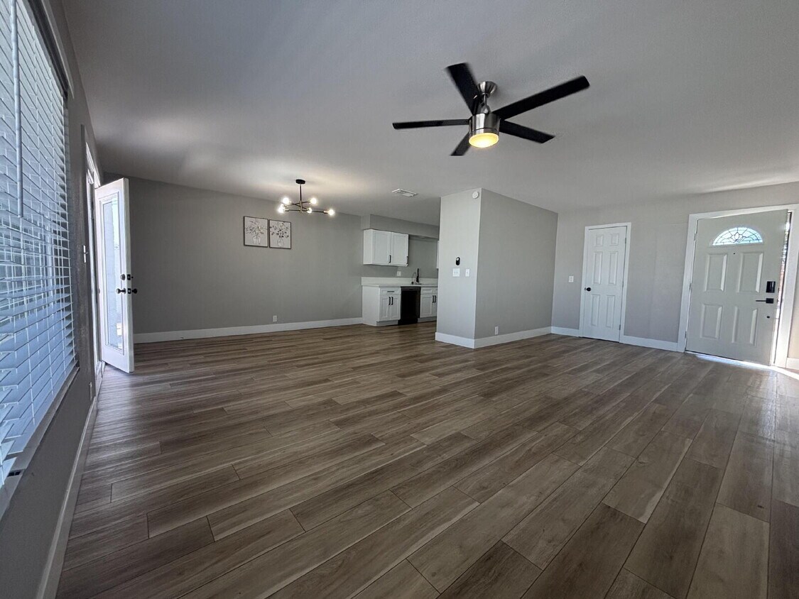 Foto principal - 3BR/2BA Single-Story — Minutes to Strip & Airport