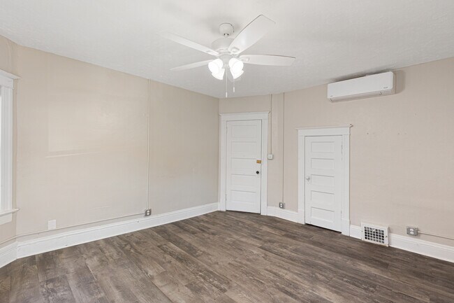 Building Photo - 117 S 38th St