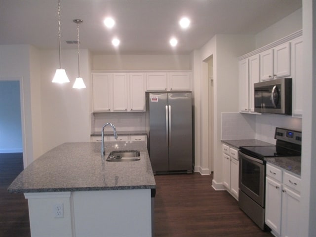 Building Photo - 814 Rocking Chair Ln