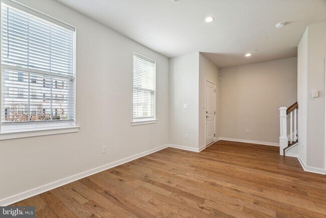 Building Photo - 32 Jessop Ln