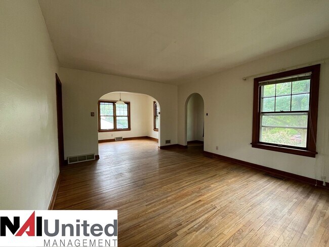 Foto del edificio - Three bedroom, one bathroom home for rent