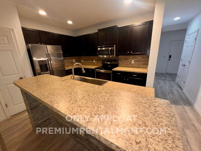 Photo - 3 Bedroom 3 Bath Kissimmee Emerald Lake Townhome with 2 Master Suites and Stainless Appliances!