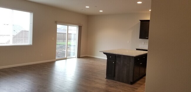 Foto del edificio - Beautiful 4BD Camas Home Within 5 Minutes ...