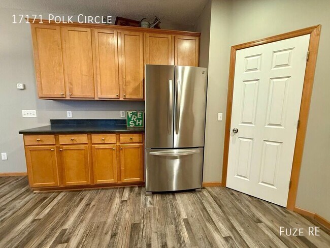 Foto del edificio - 17171 Polk Cir NW
