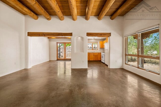 Building Photo - Lovely 2 bedroom / 1 bath In the Heart of Santa Fe
