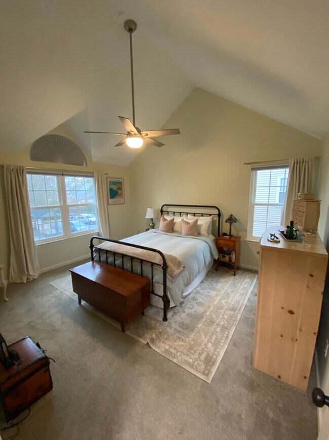 Foto del edificio - 324 River Forest Rd