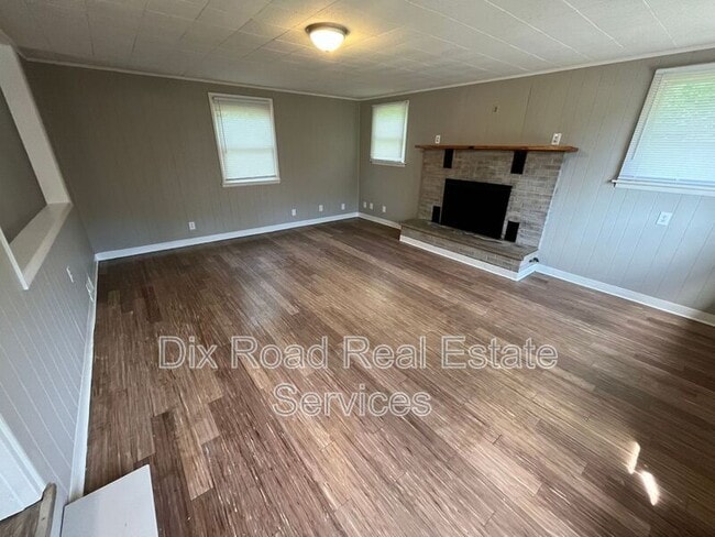 Building Photo - 609 Gladys Dr