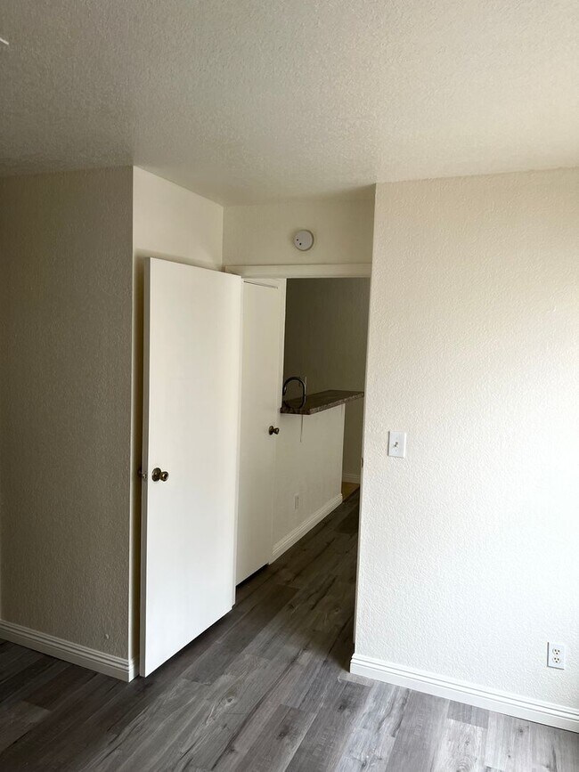 Building Photo - UPGRADED 1 Bedroom 1 Bath Twain & Valley View