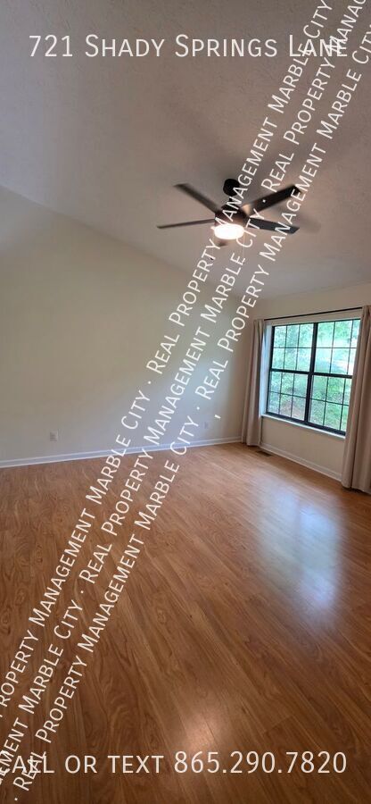 Foto del edificio - 721 Shady Springs Ln