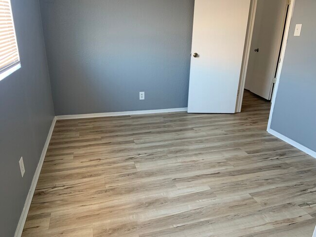 Foto del edificio - 2124 Exeter Dr