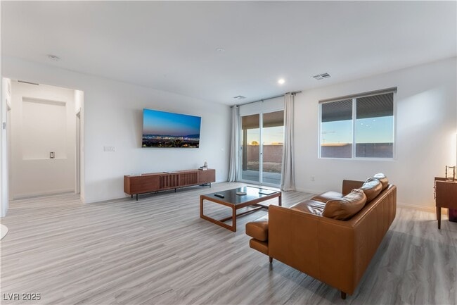 Building Photo - 3540 Vly Lily St