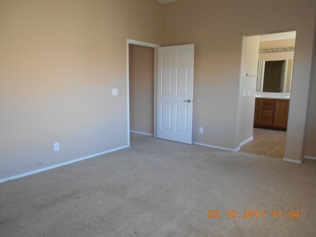 Building Photo - Great Southwest Location!!