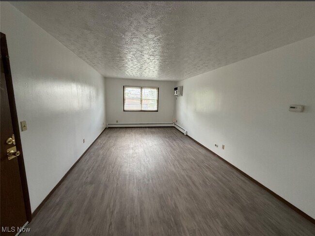 Foto del edificio - 8421 Colwyn Ct