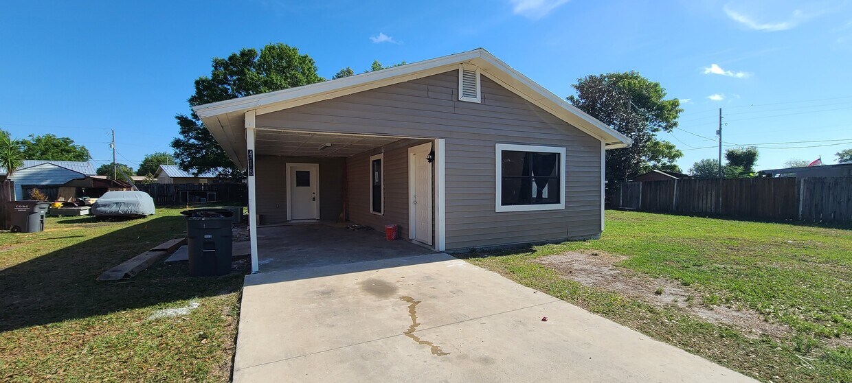 Primary Photo - 418 Lynn St