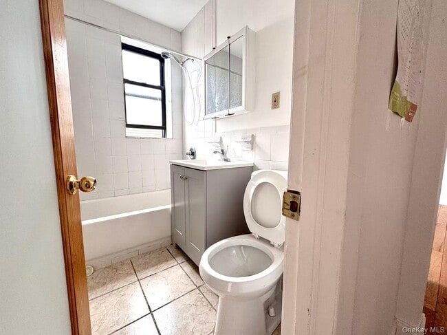 Foto del edificio - 40-12 73rd St