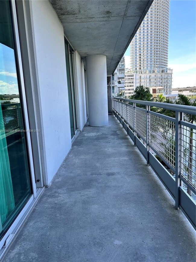 Building Photo - 690 SW 1st Ct