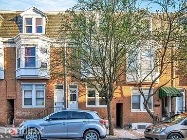 Primary Photo - 5 br, 1 bath Townhome - 826 West Poplar St...