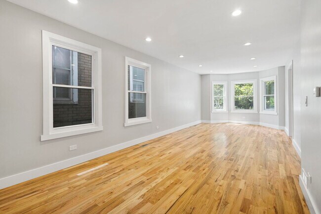 Foto del edificio - 6129 N Ravenswood Ave