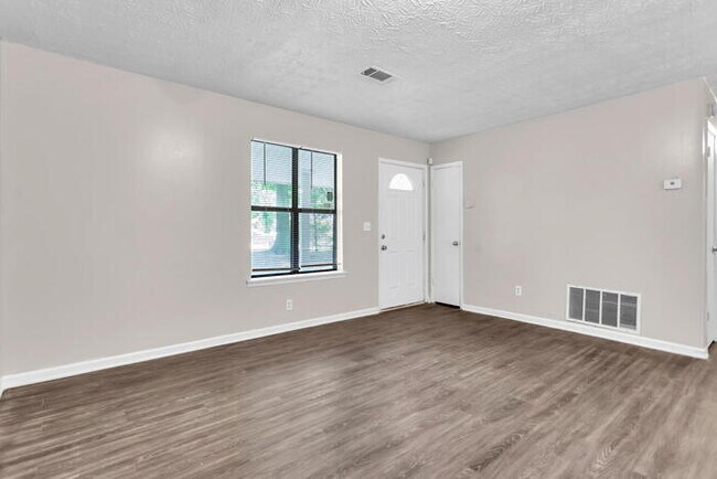 Building Photo - 3 bedroom ranch in the cul-de-sac