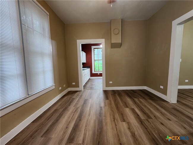 Building Photo - 305 S Academy Ave