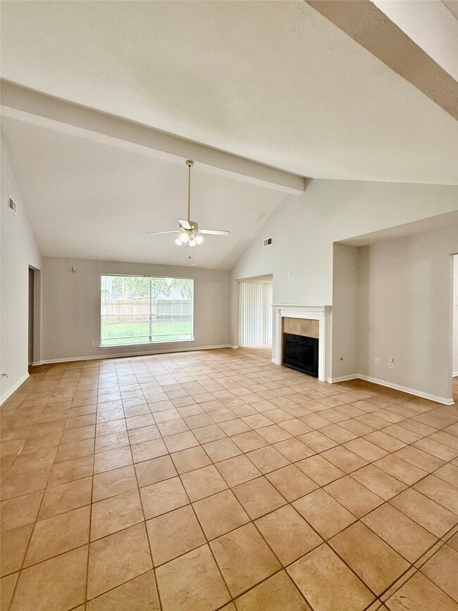 Building Photo - 1405 Manor Dr
