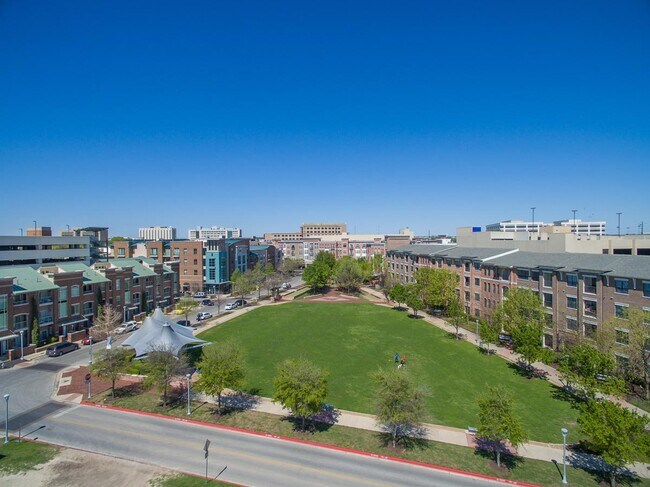 Building Photo - Feature Loaded 3 BR For Rent