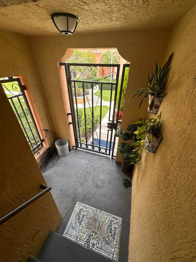 Foto del edificio - 3545 Forest Hill Blvd
