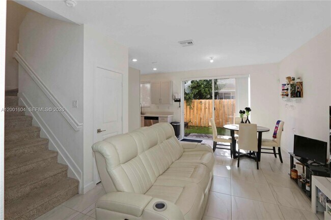Foto del edificio - 2432 SE 10th St