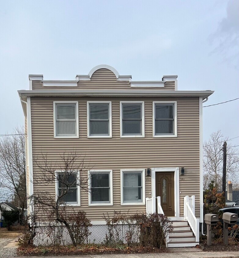 Foto principal - 261 S Cherry St