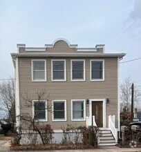 Building Photo - 261 S Cherry St