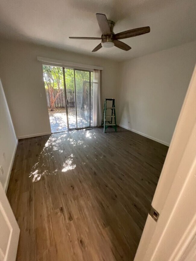 Building Photo - Beverly -Duplex