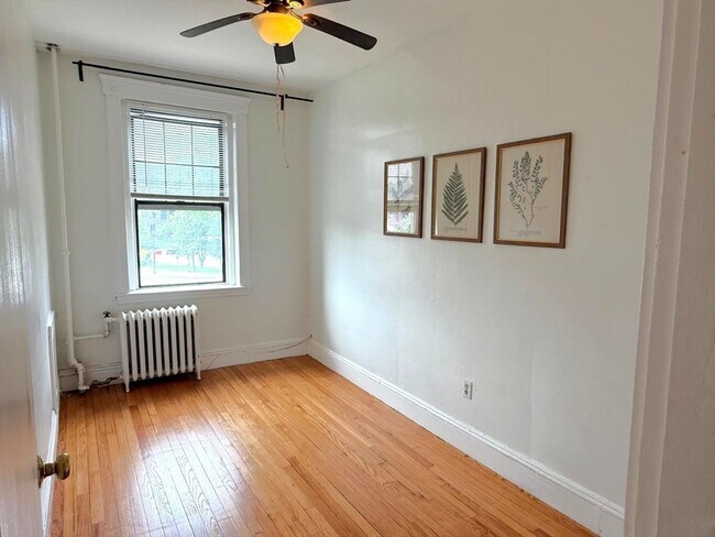 Foto del edificio - 374 Chestnut Hill Ave