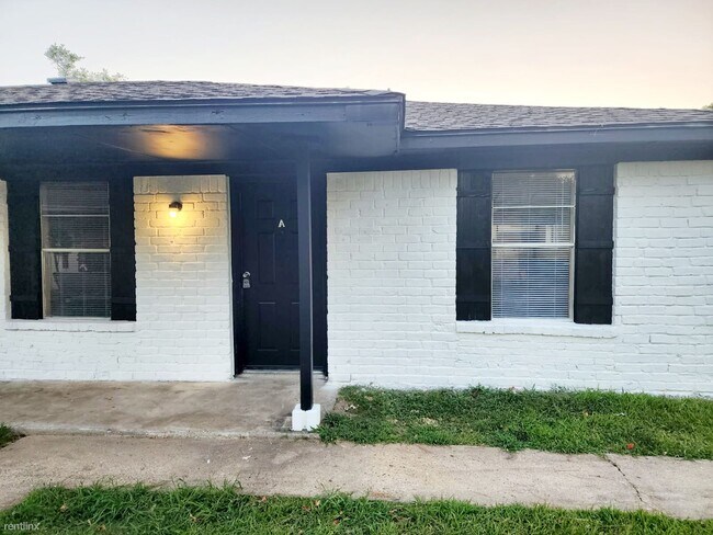 Building Photo - 2 br, 1 bath Duplex - 9110 Kentshire Drive A